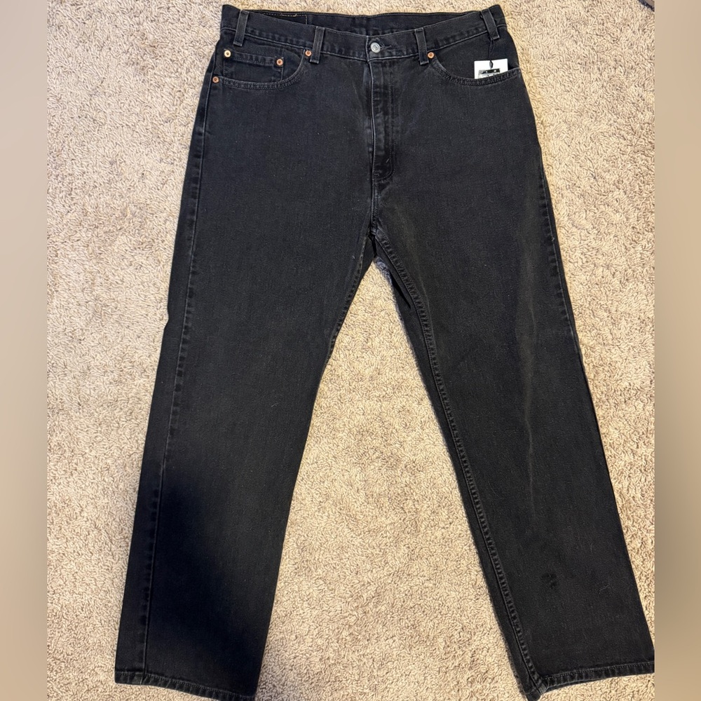 Vintage Levi. Black wash. Straight leg fit. Size: W36 L30. Fitted- no stretch.